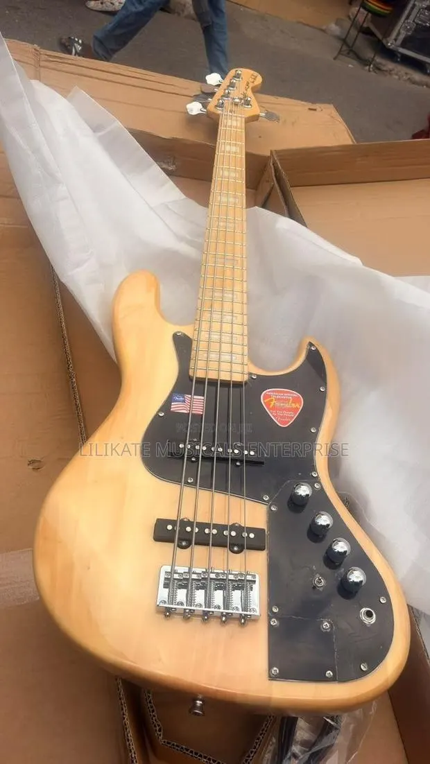 5 Stings Active Fender Bass Guitar · Photo 1