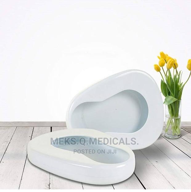 Bed Pan Plastic · Photo 1