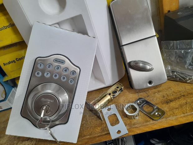 Electronic Deadbolt Keyless Locker (UK) · Photo 4