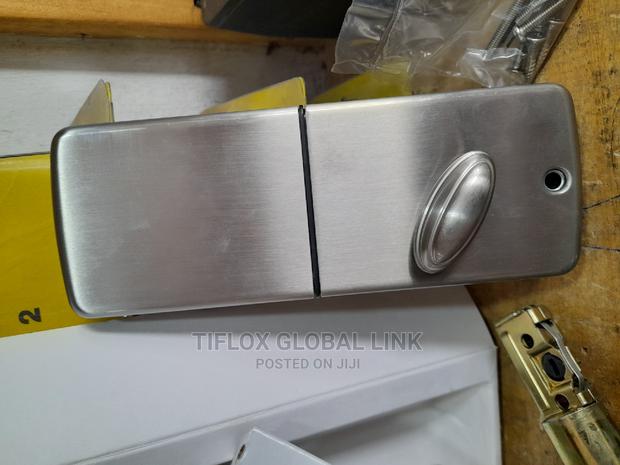 Electronic Deadbolt Keyless Locker (UK) · Photo 2