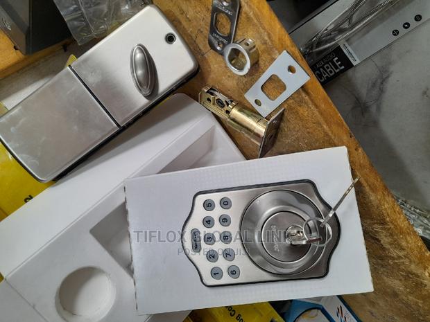 Electronic Deadbolt Keyless Locker (UK) · Photo 5