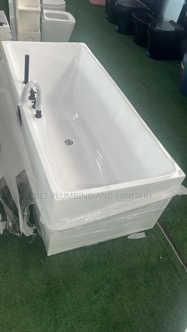 European Jacuzzi Bathtub_complete With Tap · Photo 1