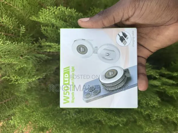 Pocket Selfie Ring Light With Magsafe, Bi-Color Led, 180° Flip Design · Photo 1