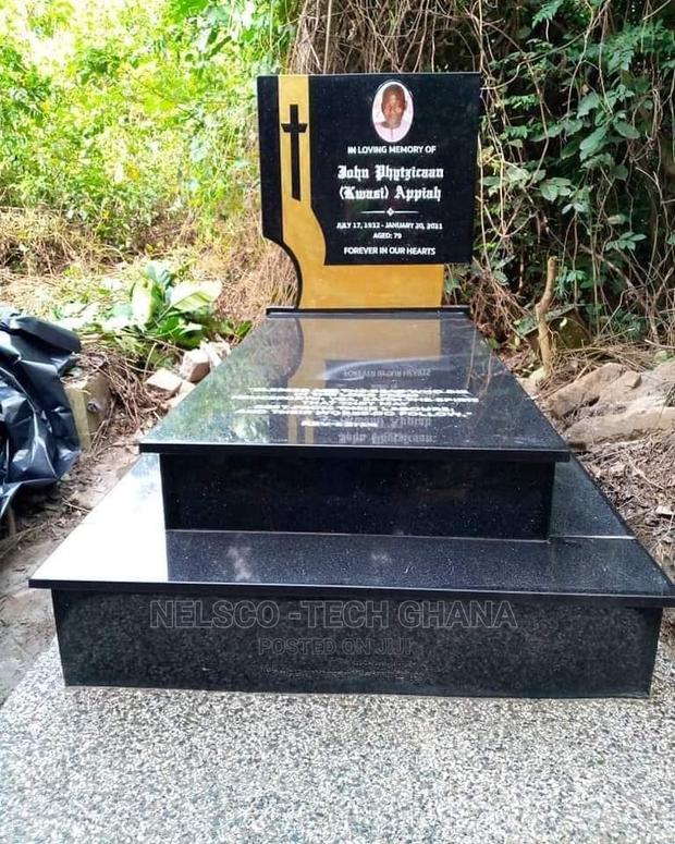 Tombstones · Photo 2