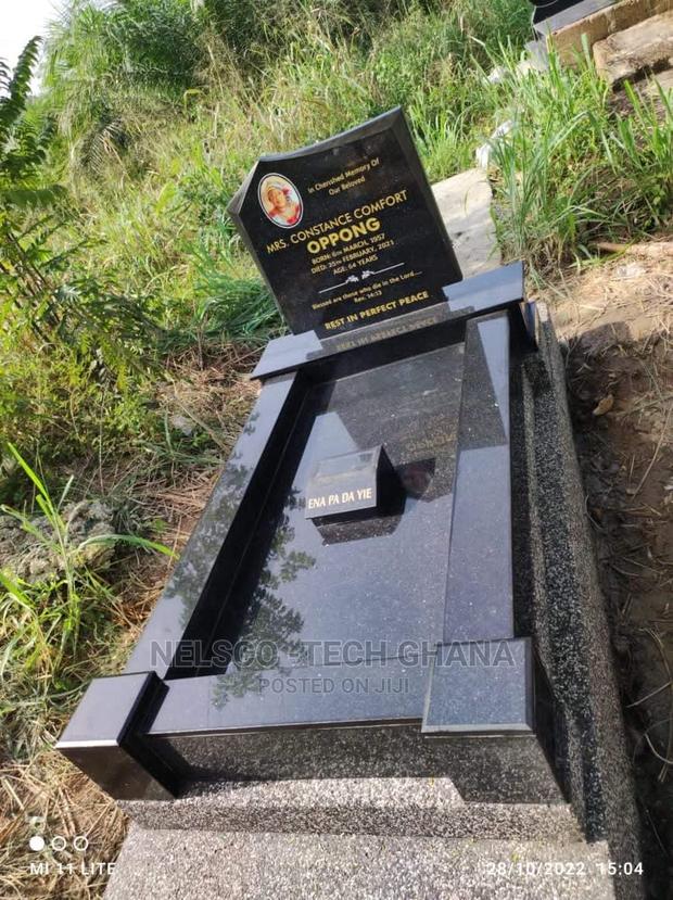 Tombstones · Photo 4