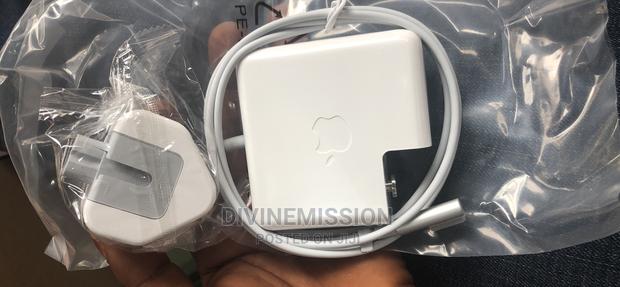 Macbook Pro Charger/Adapter 85w · Photo 2