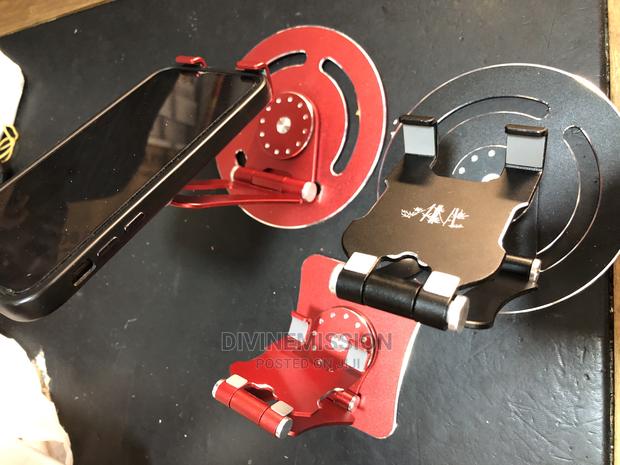 Foldable Metal Phone Holder, Strong and Adjustable. · Photo 4