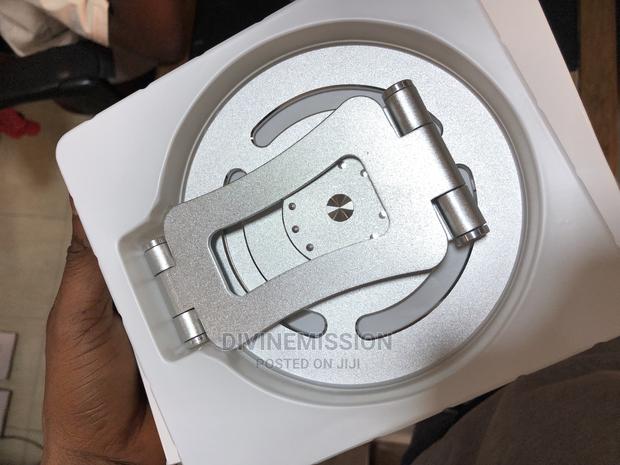 Foldable Metal Phone Holder, Strong and Adjustable. · Photo 3