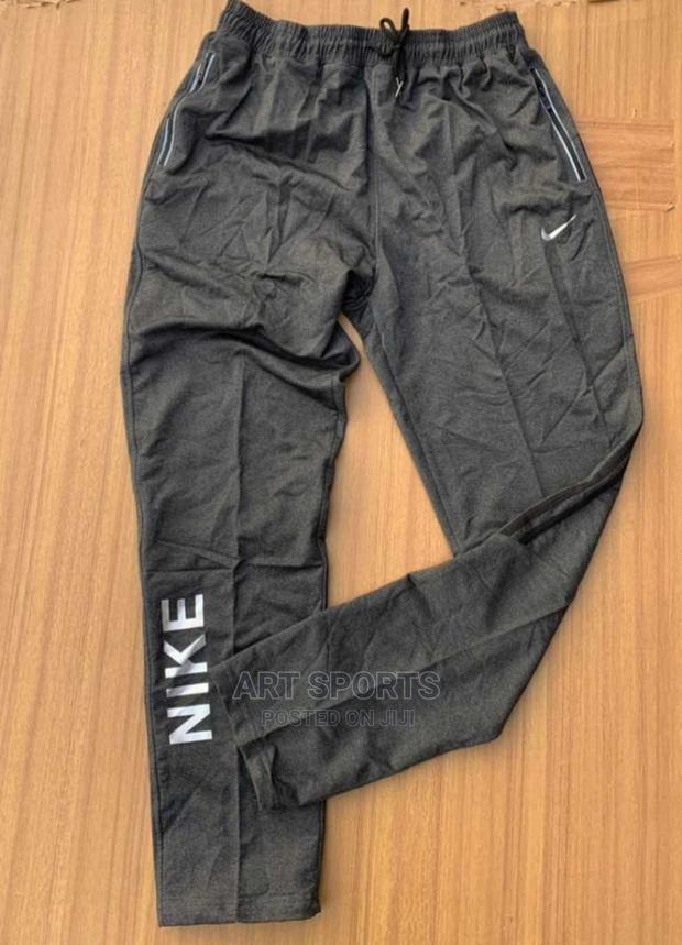 Nike Joggers · Photo 1