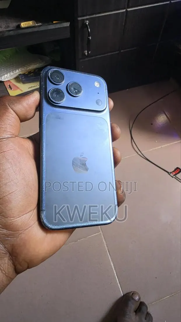 Apple iPhone 17 Pro 256 GB Blue · Photo 1