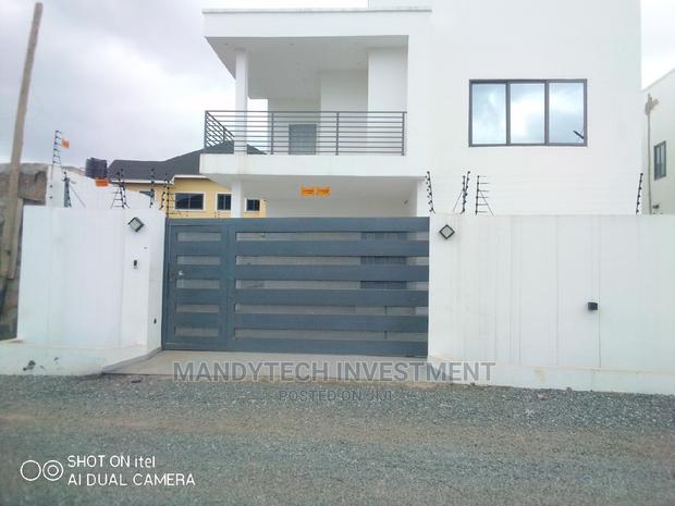 Furnished 4bdrm Mansion in School Junction for sale · Photo 2