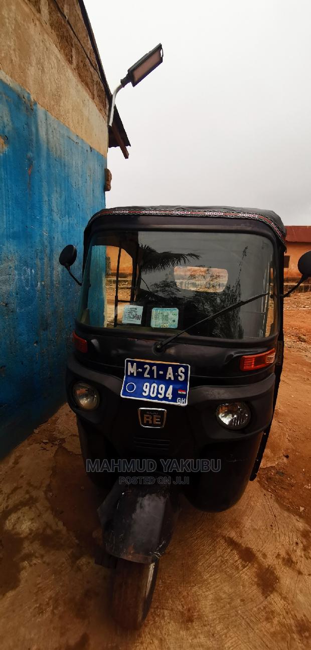 Bajaj RE 2021 Black · Photo 5