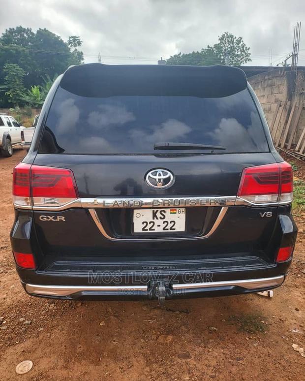 Rent a Car- V8 for Rent in Ghana- Car Rentals in Ghana · Photo 3