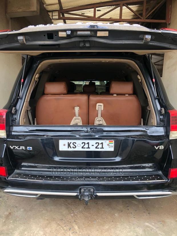 Rent a Car- V8 for Rent in Ghana- Car Rentals in Ghana · Photo 4
