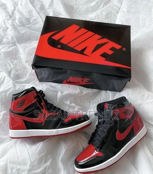 Jordan R 1 Red Black Mirror · Photo 1