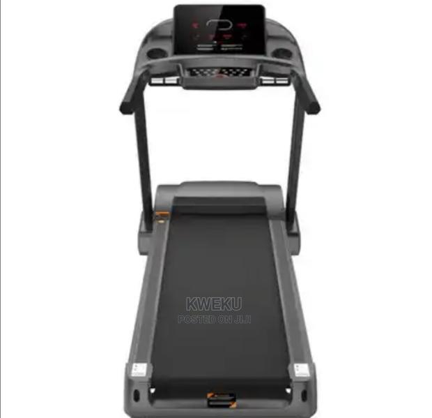 Semi Commercial Treadmill Q6 · Photo 2