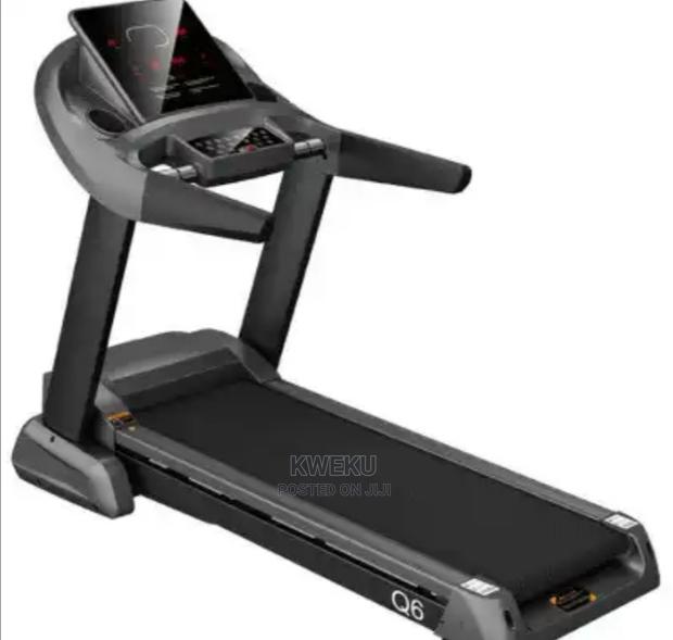 Semi Commercial Treadmill Q6 · Photo 1