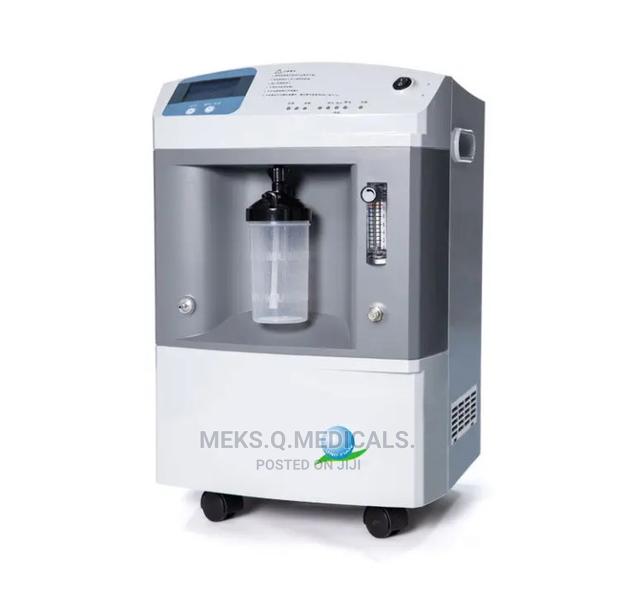 Oxygen Concentrator 5ltrs · Photo 1