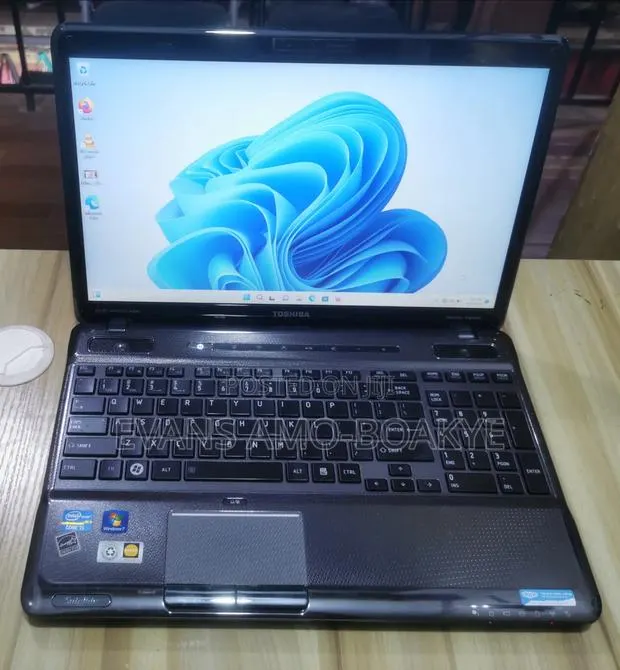 Laptop Toshiba Satellite A500 8GB Intel Core i5 HDD 500GB · Photo 1
