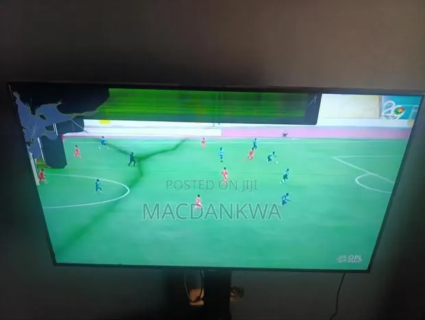 43" Crystal UHD 4K Smart Samsung TV · Photo 1