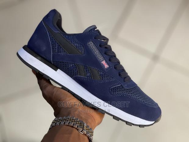 Reebok Classics Sneakers · Photo 2