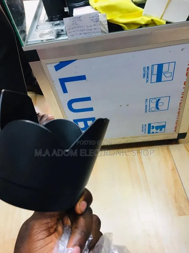 70-200mm F/2.8l IS II USM Lens Hood - ET-87 Compatible · Photo 1