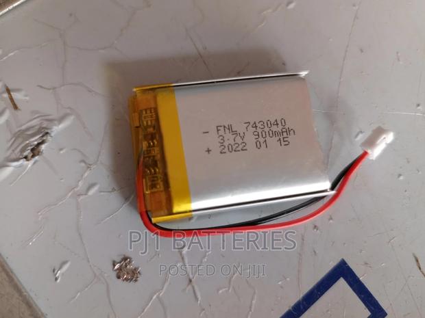 3.7volt 900ah Battery · Photo 3