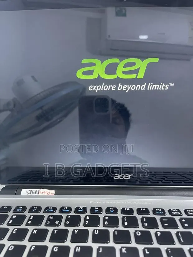 Laptop Acer Aspire V5-571 8GB Intel Core i5 HDD 750GB · Photo 1