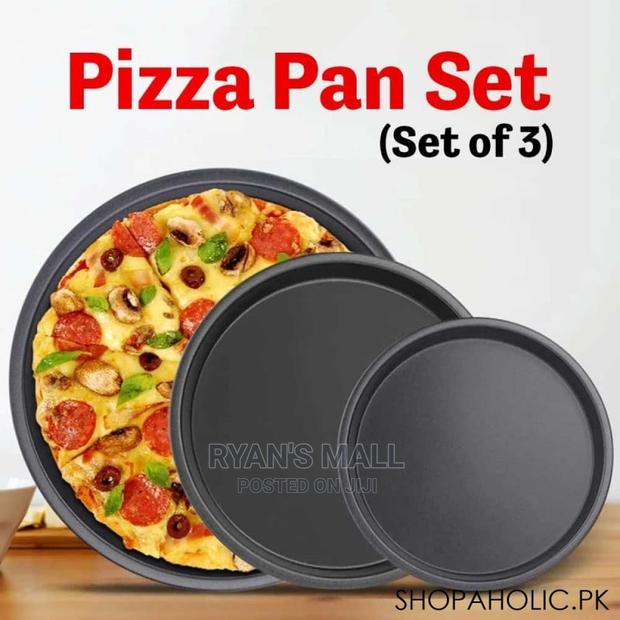 Pizza Pan and Pizza Cutter · Photo 2