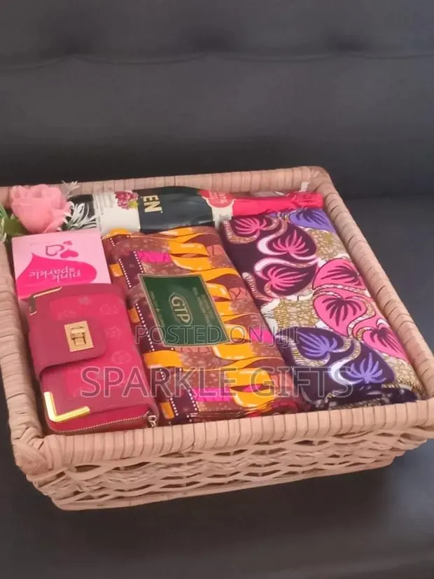 Mothers Day, Birthday, Cloth, Spray Gift Hamper · Photo 1