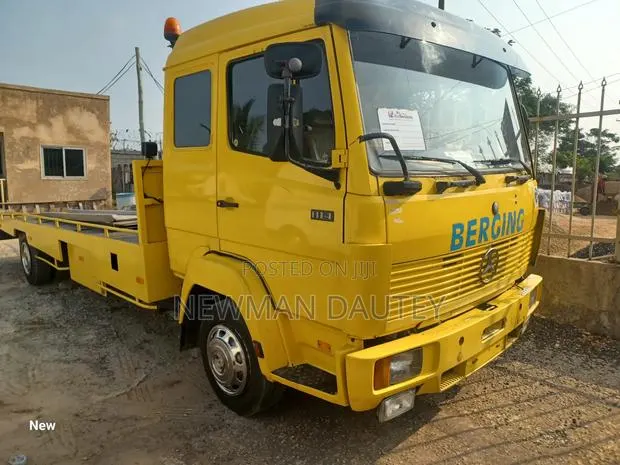 Mercedes-Benz Towing 2008 Yellow · Photo 1