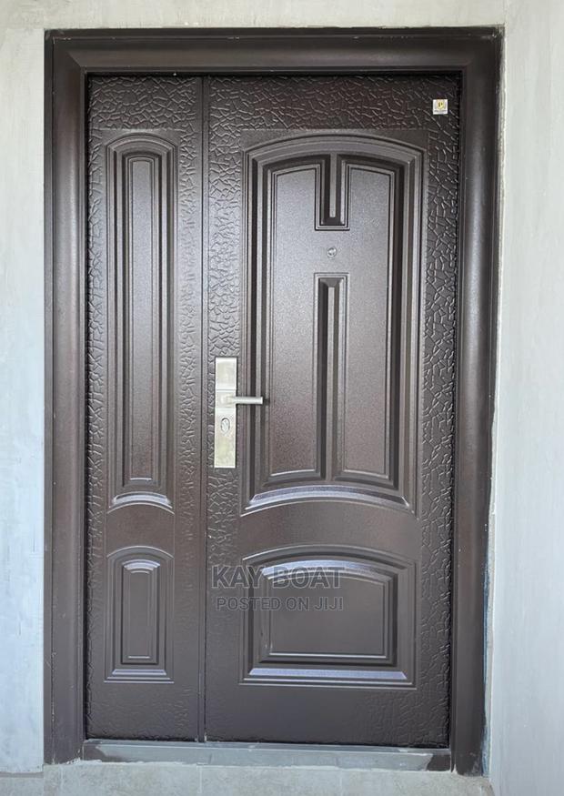 An Extravagant Door · Photo 1
