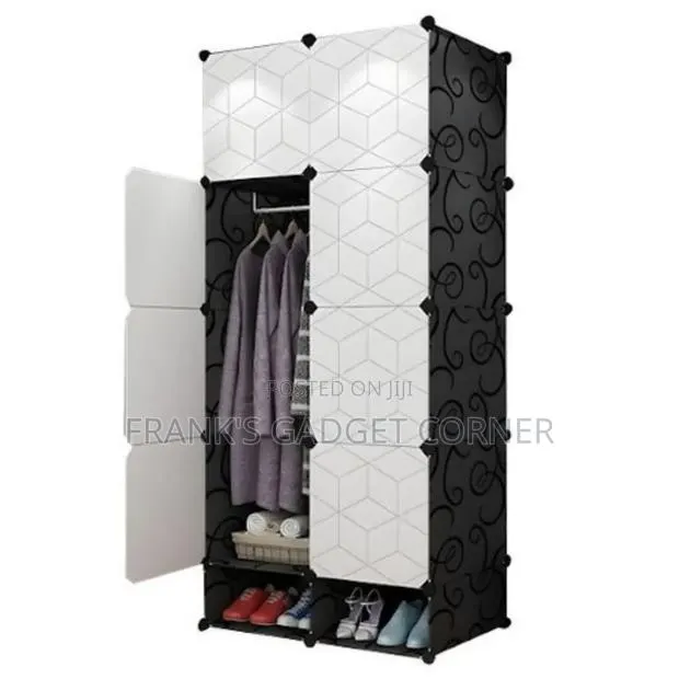 8 Cubes Plastic Wardrobe · Photo 1