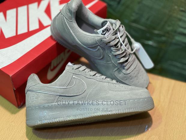 Nike Air Force 1suede Gray · Photo 3