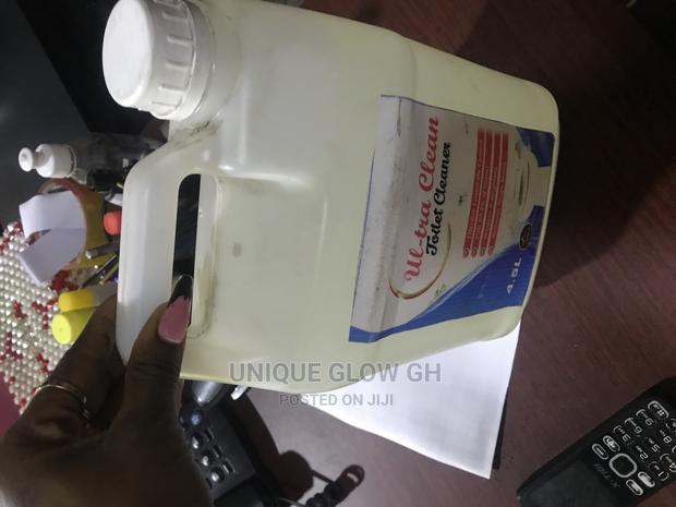 Ultra Clean Toilet Cleaner · Photo 3