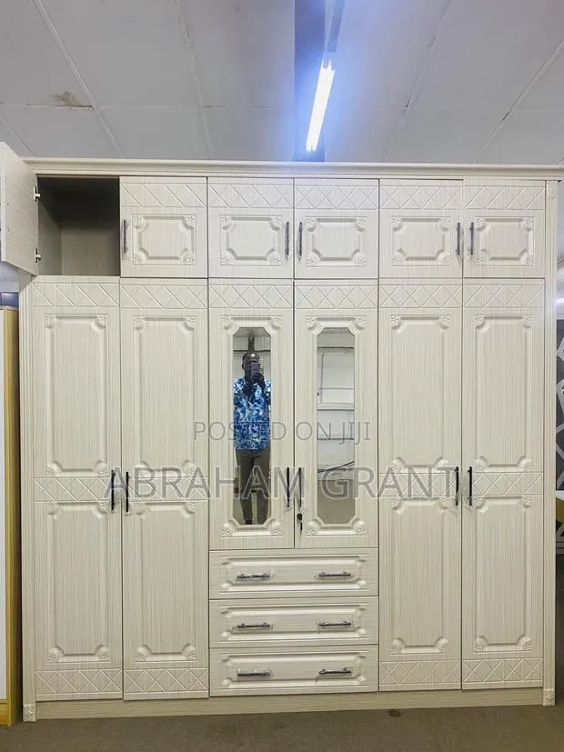 6 in One Wardrobe · Photo 1
