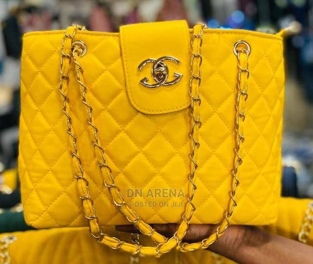 Channel Ladies Handbag · Photo 2