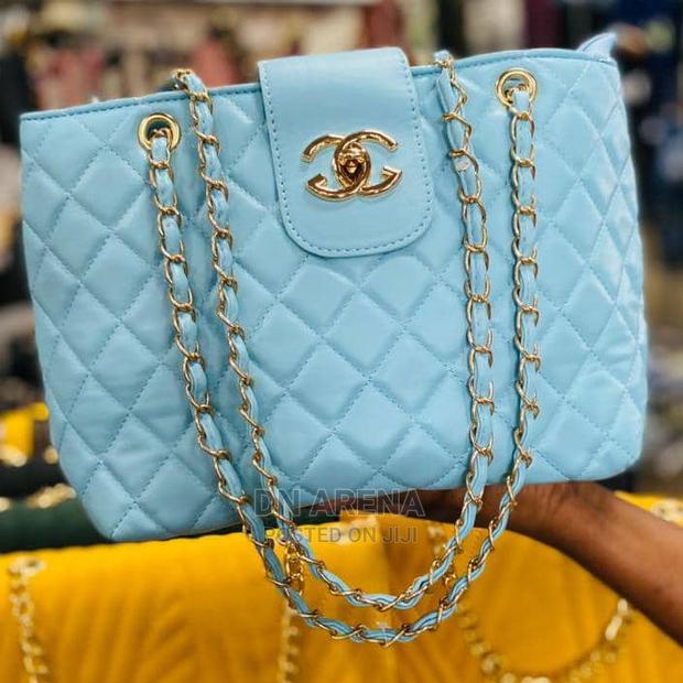 Channel Ladies Handbag · Photo 4