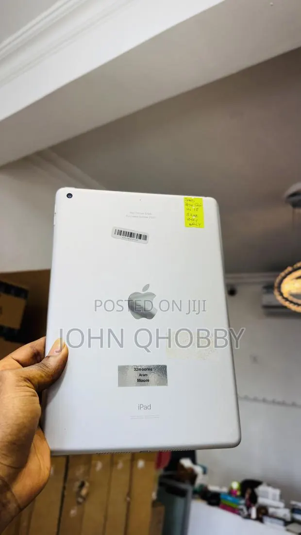 Apple iPad 10.2 (2019) 32 GB Silver · Photo 1