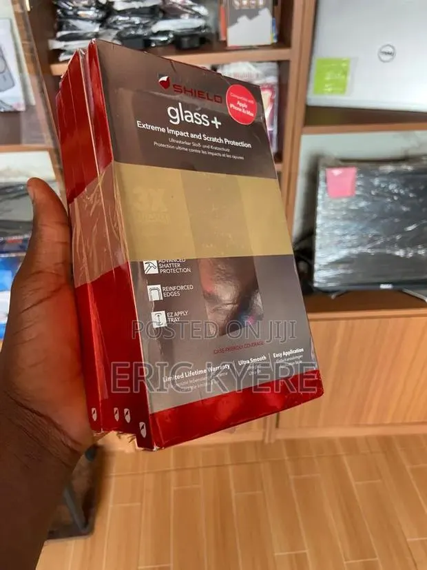 Apple iPhone Xs Max Screen Protector · Photo 1