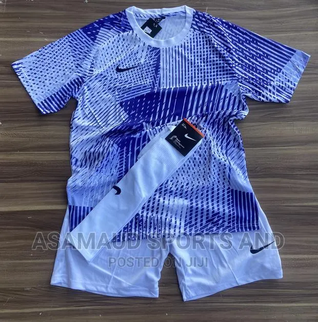 Original Set of Jersey With Hose at Cool Price · Photo 1