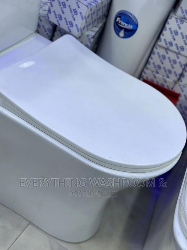 Slim Tank Wc-Flat Cistern-Close Couple Wc-Water Efficient Wc · Photo 2