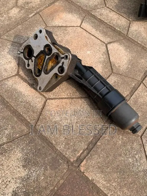 C250 Oil Filter Housing · Photo 1