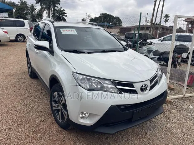 Toyota RAV4 2016 White · Photo 1