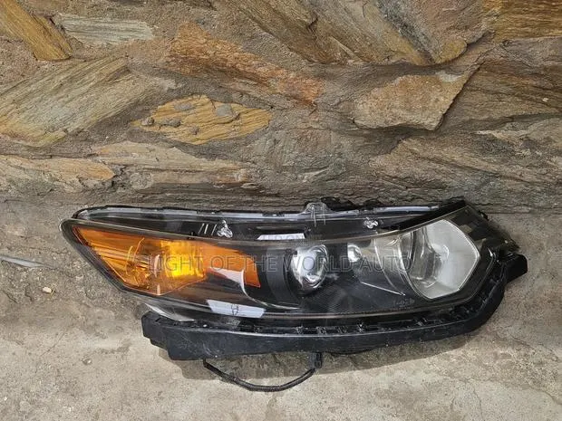 Acura TSX Headlight 2014 Right Side · Photo 1