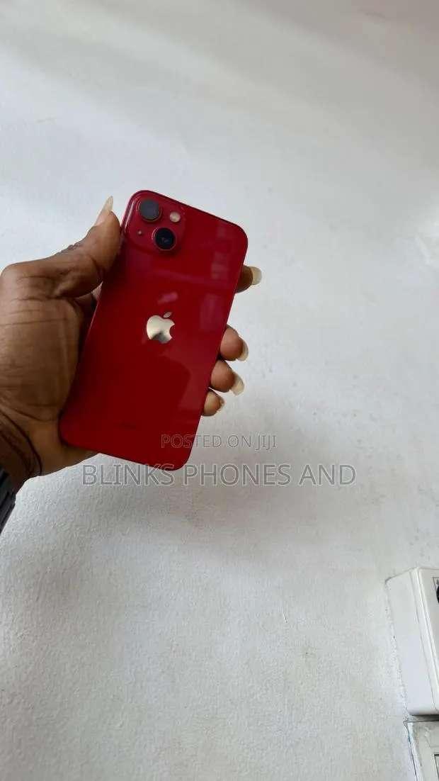 Apple iPhone 13 256 GB Red · Photo 1