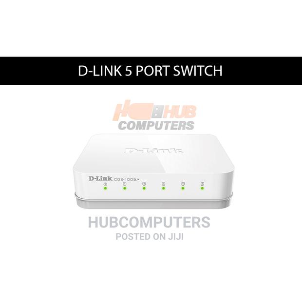 D-Link DES-1005C 5-Port Desktop Switch · Photo 1