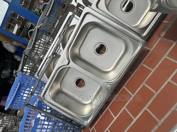 Kitchen Sink Double Bowl With Waste Accessories · Photo 2