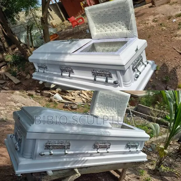Classic White Luxury Casket · Photo 1