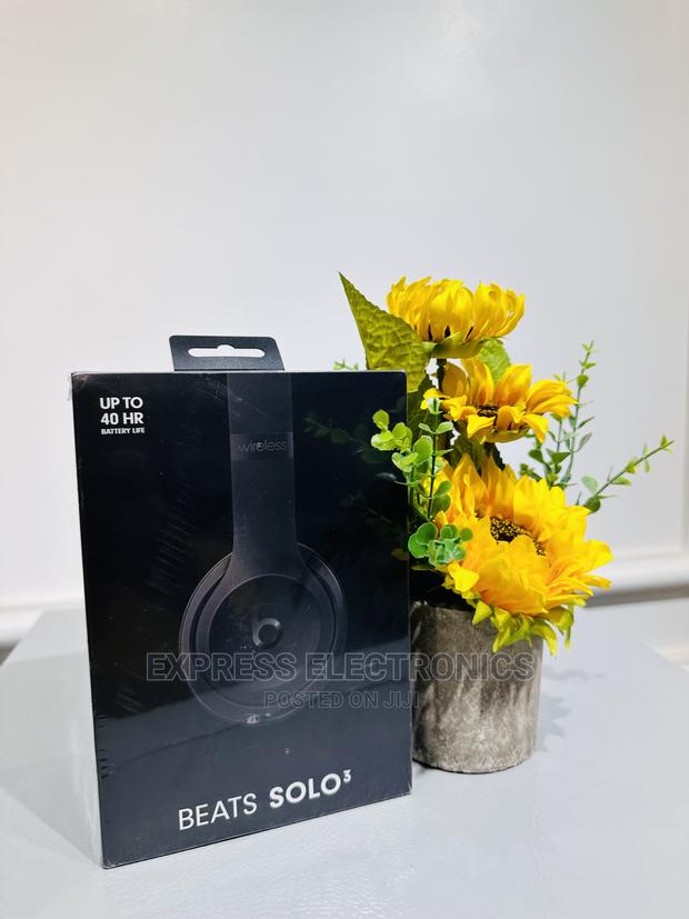 Beats Solo 3 Enhanced by Apple W1 Headphones · Photo 1